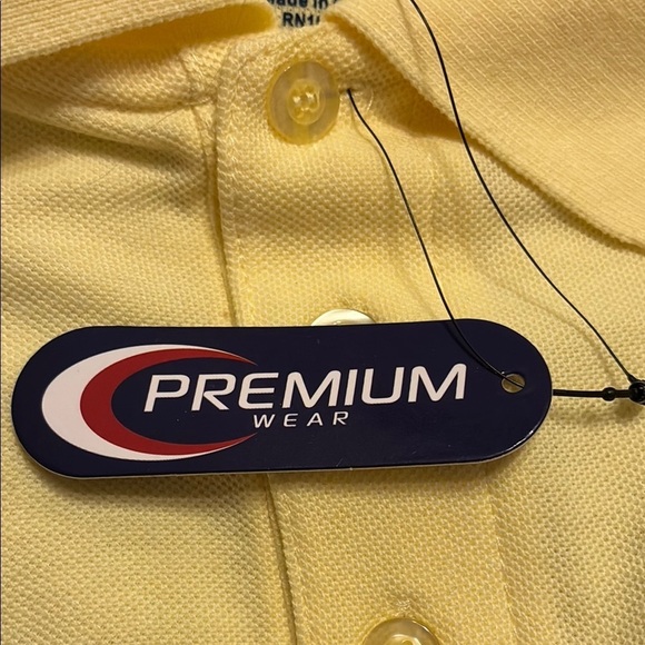 Classic Cream Polo Golf Shirt with Timeless Design - Picture 5 of 6